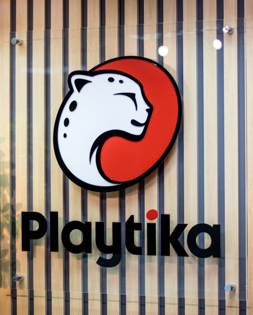 Interior logo for the IT company "Playtika"