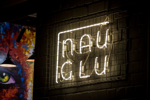 Neon sign "Nauglu"