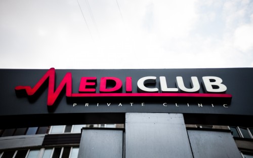 Signboard for the "MediClub" medical center