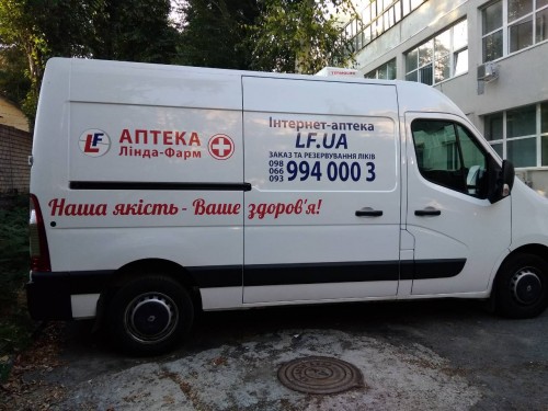 Car branding for the chain of pharmacies "Linda-Pharm"