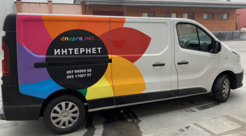How to choose a film for branding and advertising on a car?